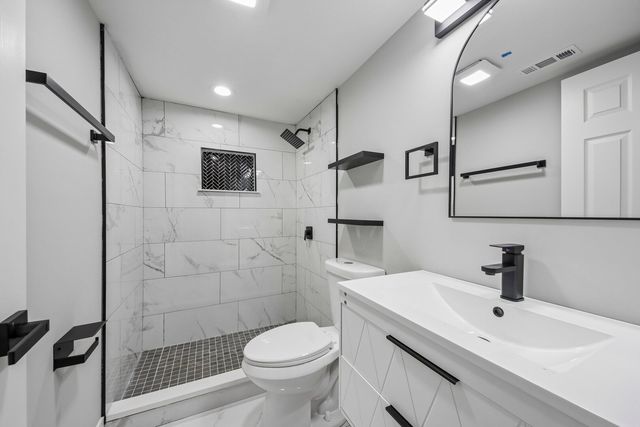853 N Laramie Avenue, Chicago, IL 60651
