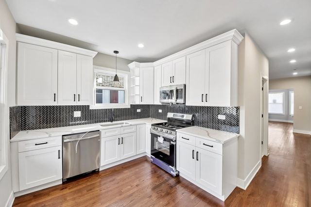 853 N Laramie Avenue, Chicago, IL 60651