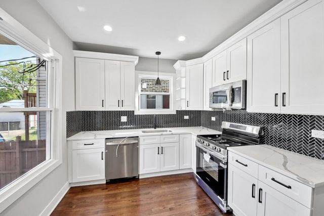 853 N Laramie Avenue, Chicago, IL 60651