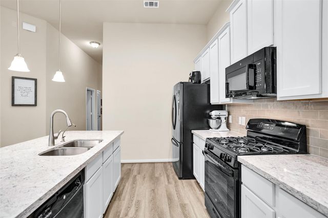 18806 Legend Oaks Drive, Magnolia, TX 77355