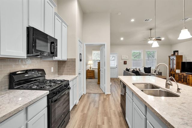 18806 Legend Oaks Drive, Magnolia, TX 77355