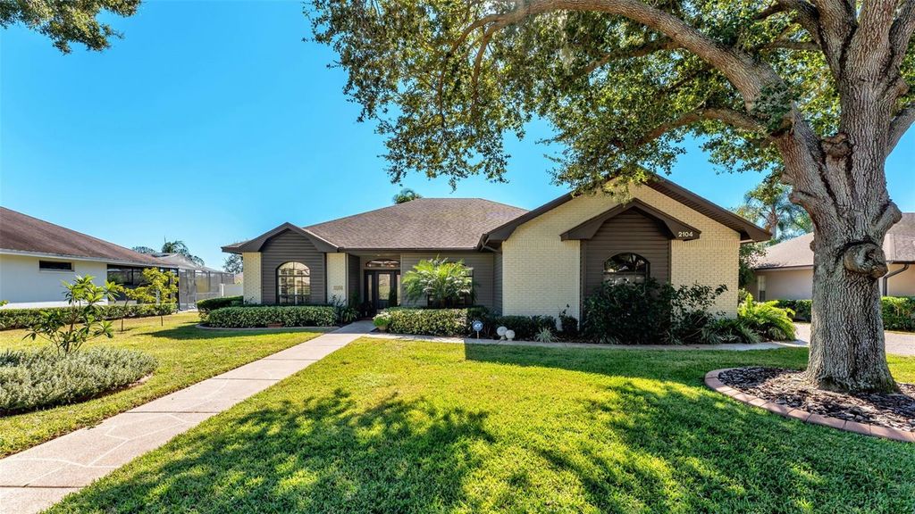 2104 LONGLEAF CIRCLE, Lakeland, FL 33810