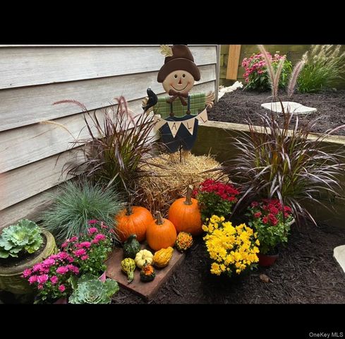 207 Fox Hill Drive, Baiting Hollow, NY 11933