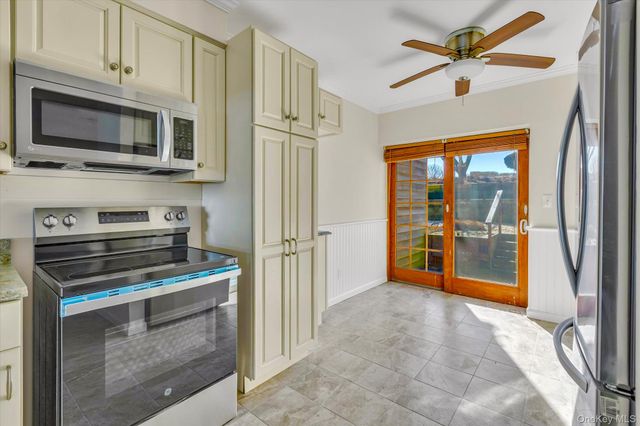 207 Fox Hill Drive, Baiting Hollow, NY 11933