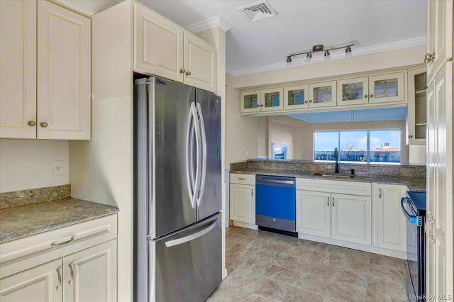 207 Fox Hill Drive, Baiting Hollow, NY 11933