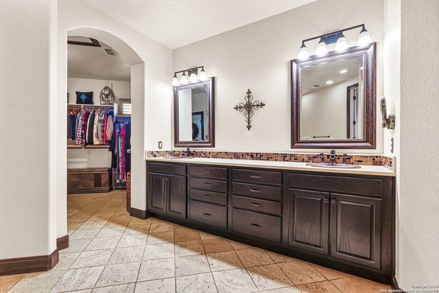 23328 Osceola Blf, San Antonio, TX 78261