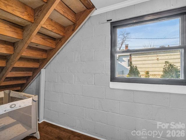 609 Edgewood Avenue, Hendersonville, NC 28792