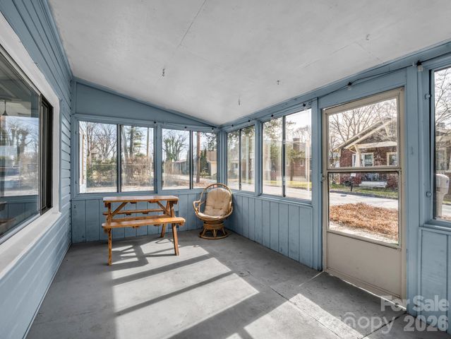 609 Edgewood Avenue, Hendersonville, NC 28792