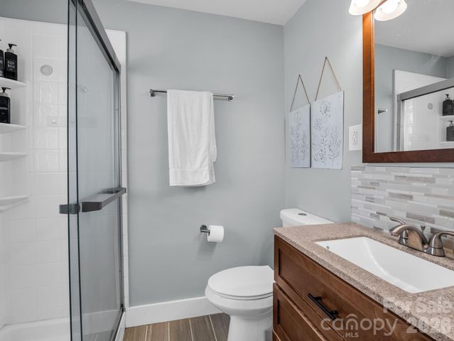 609 Edgewood Avenue, Hendersonville, NC 28792