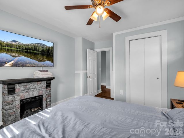 609 Edgewood Avenue, Hendersonville, NC 28792