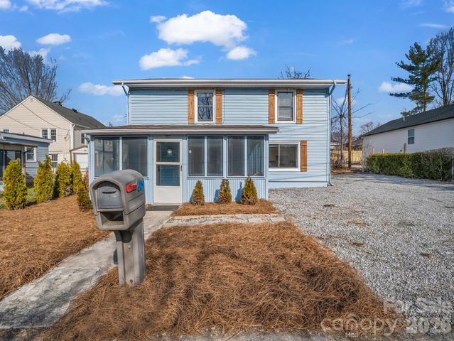 609 Edgewood Avenue, Hendersonville, NC 28792