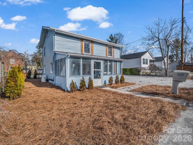 609 Edgewood Avenue, Hendersonville, NC 28792