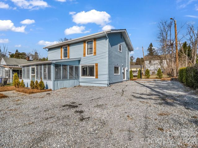 609 Edgewood Avenue, Hendersonville, NC 28792