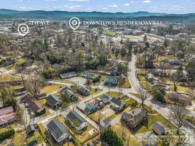 609 Edgewood Avenue, Hendersonville, NC 28792