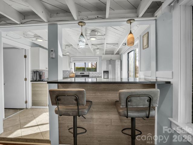 609 Edgewood Avenue, Hendersonville, NC 28792