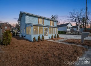 609 Edgewood Avenue, Hendersonville, NC 28792