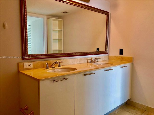 1800 N Bayshore Dr 1910, Miami, FL 33132