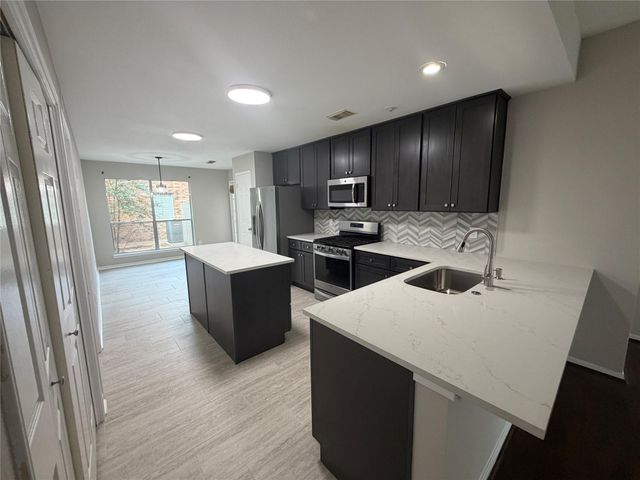 75 E Village Knoll Circle, The Woodlands, TX 77381