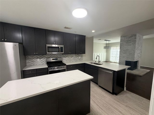 75 E Village Knoll Circle, The Woodlands, TX 77381