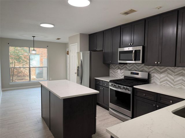 75 E Village Knoll Circle, The Woodlands, TX 77381