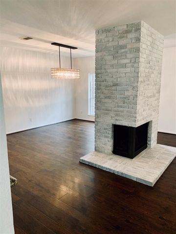 75 E Village Knoll Circle, The Woodlands, TX 77381