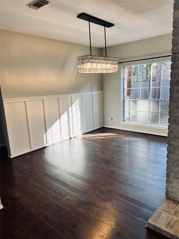 75 E Village Knoll Circle, The Woodlands, TX 77381