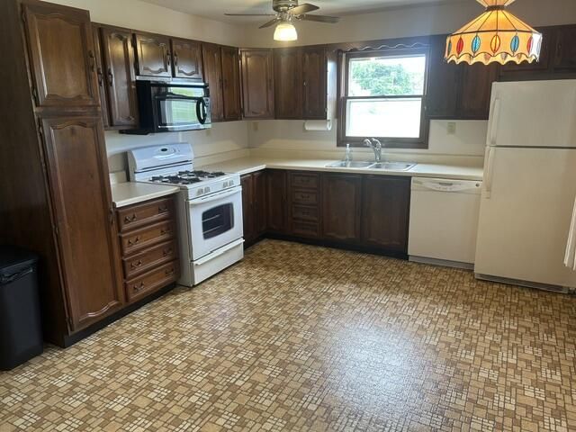 637 200th AVENUE, Union Grove, WI 53182