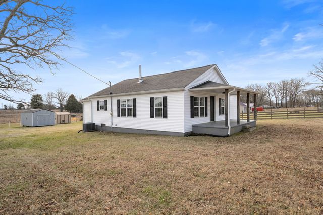 5915 Lynchburg Rd, Winchester, TN 37398