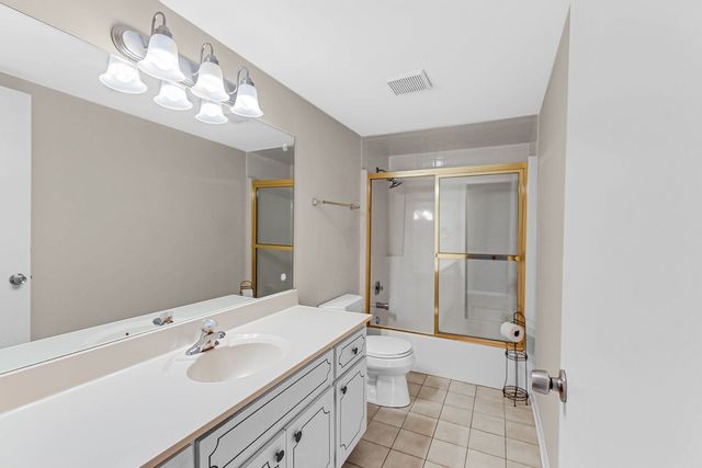 9040 W 140th Street 2B, Orland Park, IL 60462