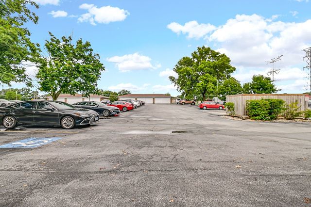 9040 W 140th Street 2B, Orland Park, IL 60462