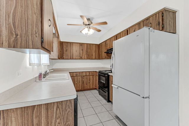 9040 W 140th Street 2B, Orland Park, IL 60462
