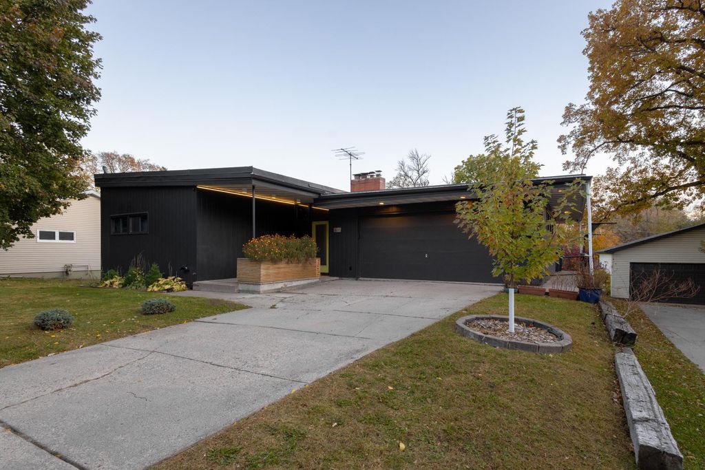 635 W Summit Avenue, Fergus Falls, MN 56537