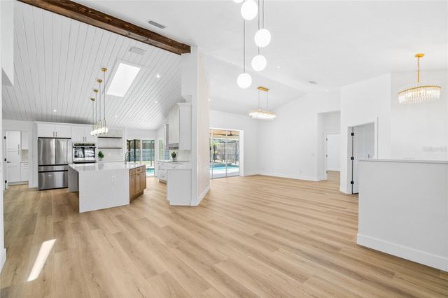 512 CRYSTAL GROVE BOULEVARD, Lutz, FL 33548