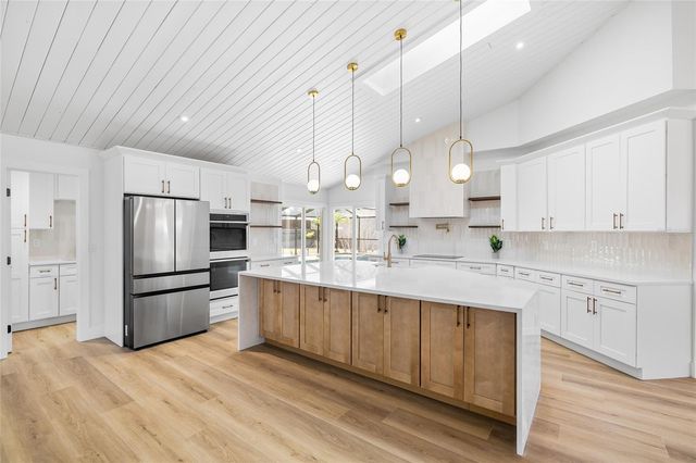 512 CRYSTAL GROVE BOULEVARD, Lutz, FL 33548