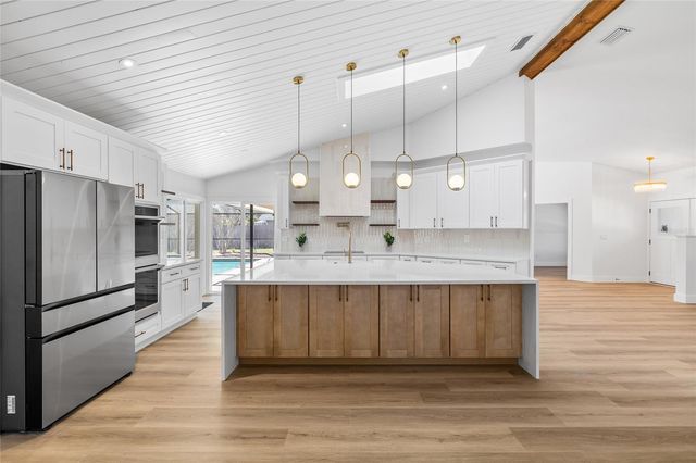 512 CRYSTAL GROVE BOULEVARD, Lutz, FL 33548