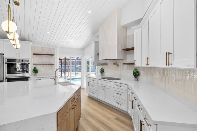 512 CRYSTAL GROVE BOULEVARD, Lutz, FL 33548