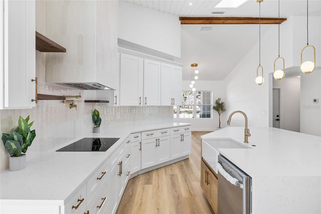 512 CRYSTAL GROVE BOULEVARD, Lutz, FL 33548