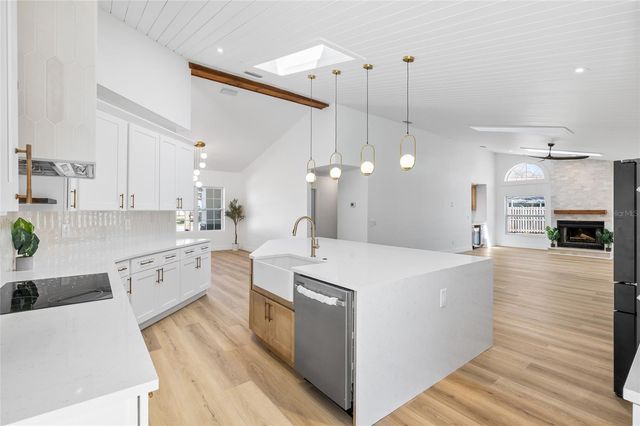 512 CRYSTAL GROVE BOULEVARD, Lutz, FL 33548