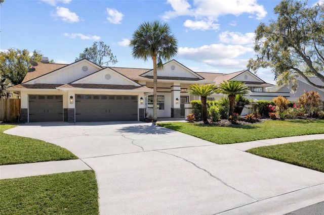 512 CRYSTAL GROVE BOULEVARD, Lutz, FL 33548