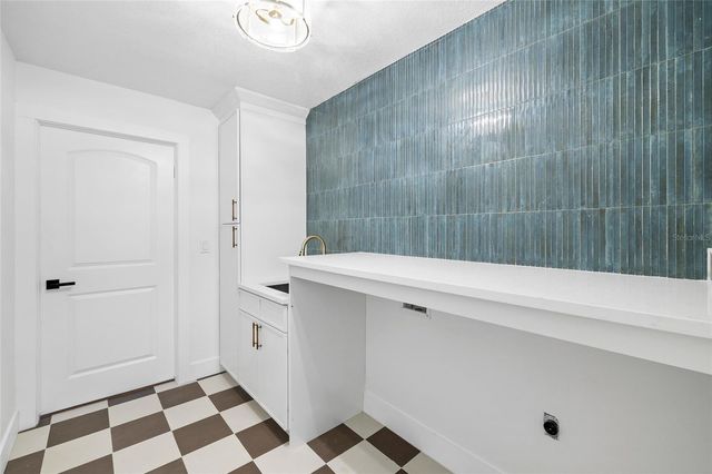 512 CRYSTAL GROVE BOULEVARD, Lutz, FL 33548