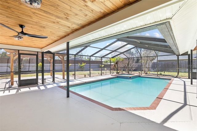 512 CRYSTAL GROVE BOULEVARD, Lutz, FL 33548