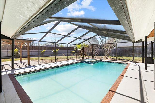 512 CRYSTAL GROVE BOULEVARD, Lutz, FL 33548