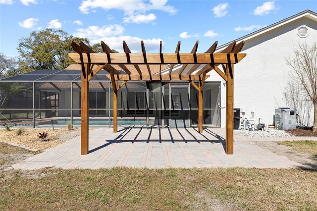 512 CRYSTAL GROVE BOULEVARD, Lutz, FL 33548