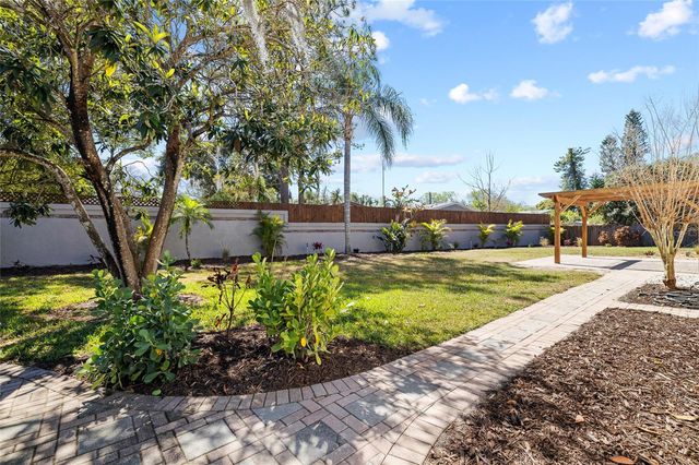 512 CRYSTAL GROVE BOULEVARD, Lutz, FL 33548