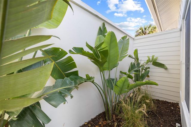 512 CRYSTAL GROVE BOULEVARD, Lutz, FL 33548