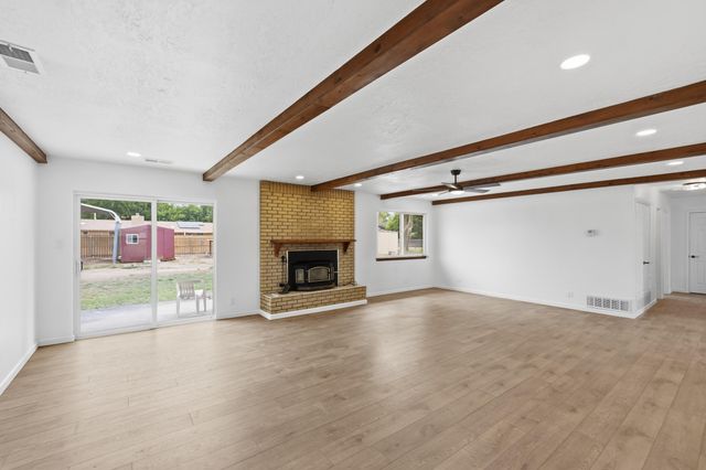 1670 Murray Loop, Bosque Farms, NM 87068