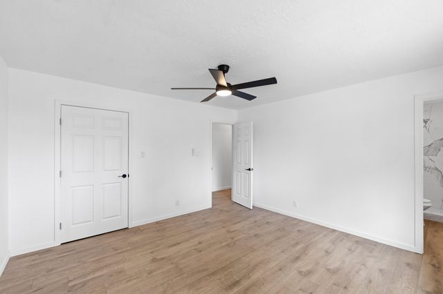 1670 Murray Loop, Bosque Farms, NM 87068