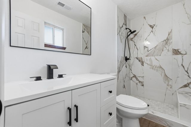 1670 Murray Loop, Bosque Farms, NM 87068