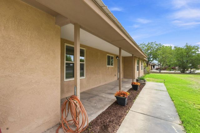 1670 Murray Loop, Bosque Farms, NM 87068