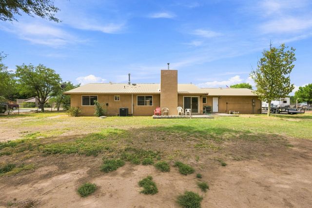1670 Murray Loop, Bosque Farms, NM 87068